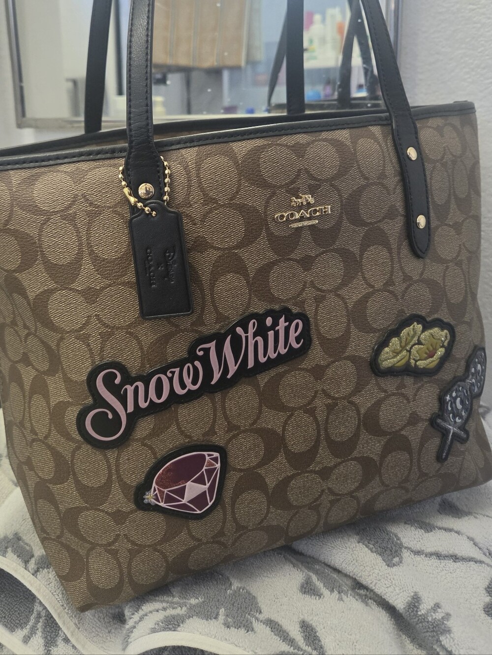 Coach X DISNEY Collab Limited Edition Snow White City Zip Tote Signature Canvas - Picture 3 of 16
